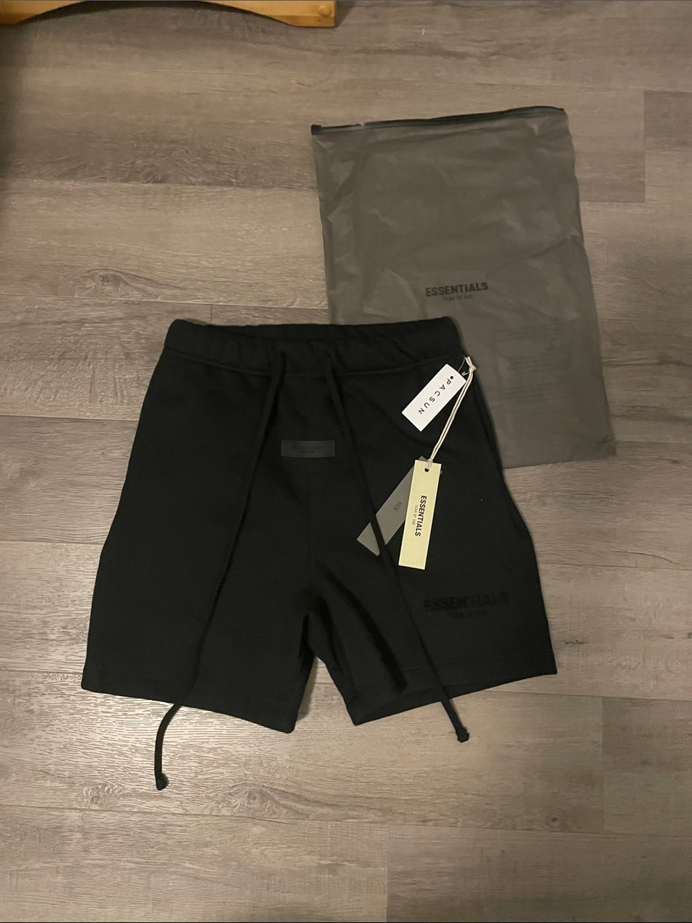 Essentials black ss22 shorts Men’s size small